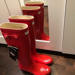 New Bright Red Glossy Hunter Tall boots size 8